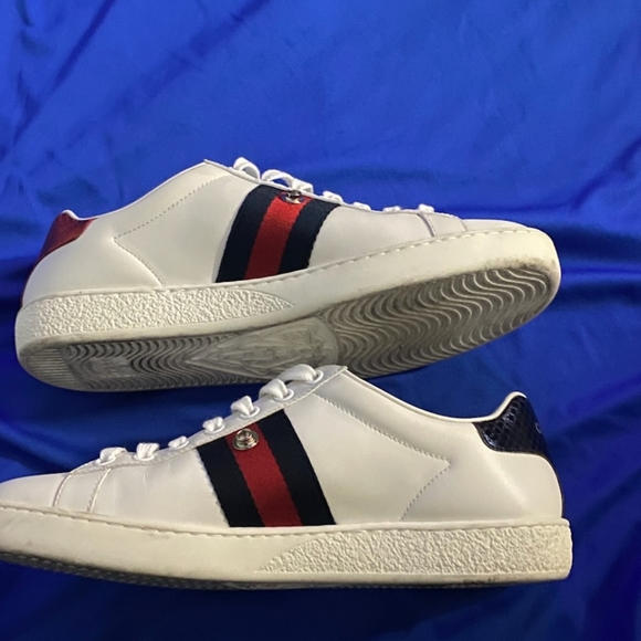 Authentic Gucci Ayers Calfskin Leather Embroidery Pineapple patches sneakers - Picture 2 of 8